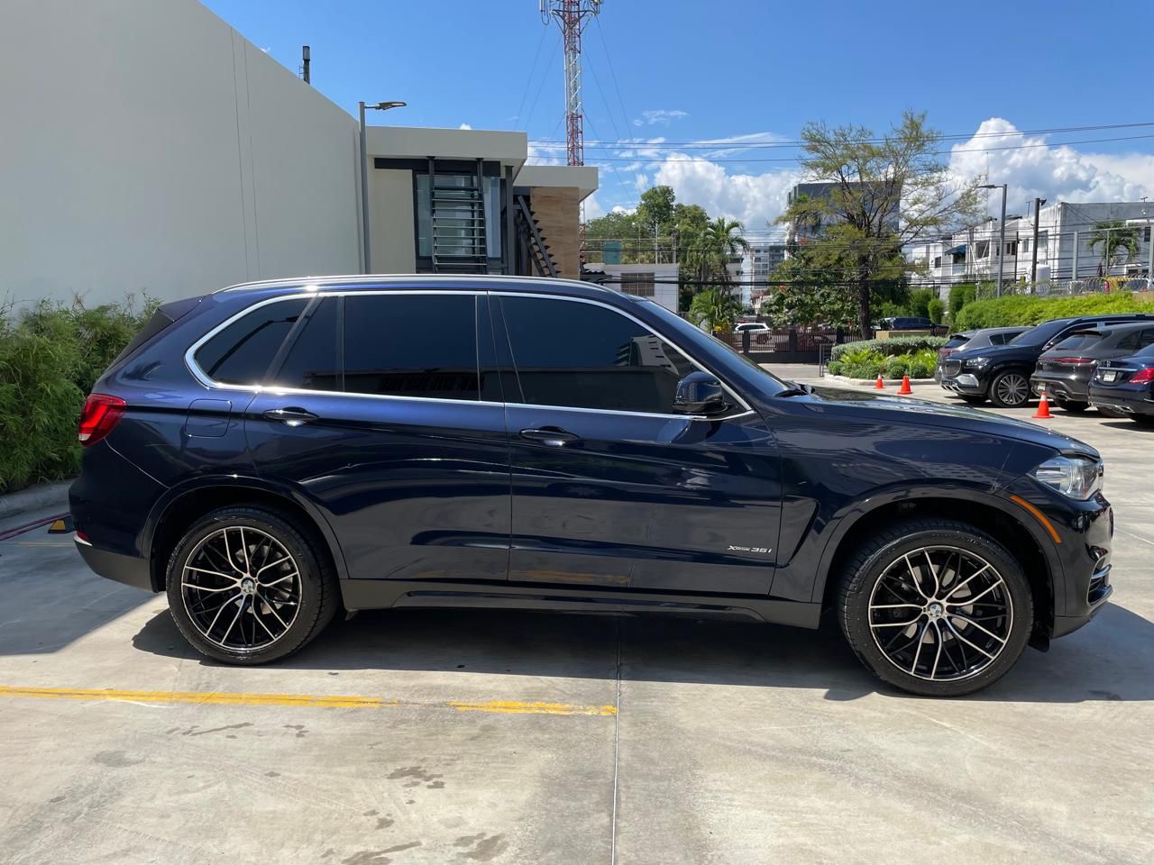 jeepetas y camionetas - Vendo BMW X5  5