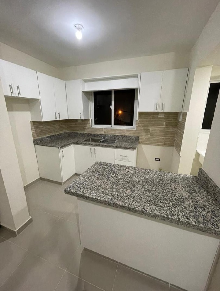 apartamentos - Av. Independencia, 3 habs, 2 parqs, no servicio, 4to piso no ascensor 4