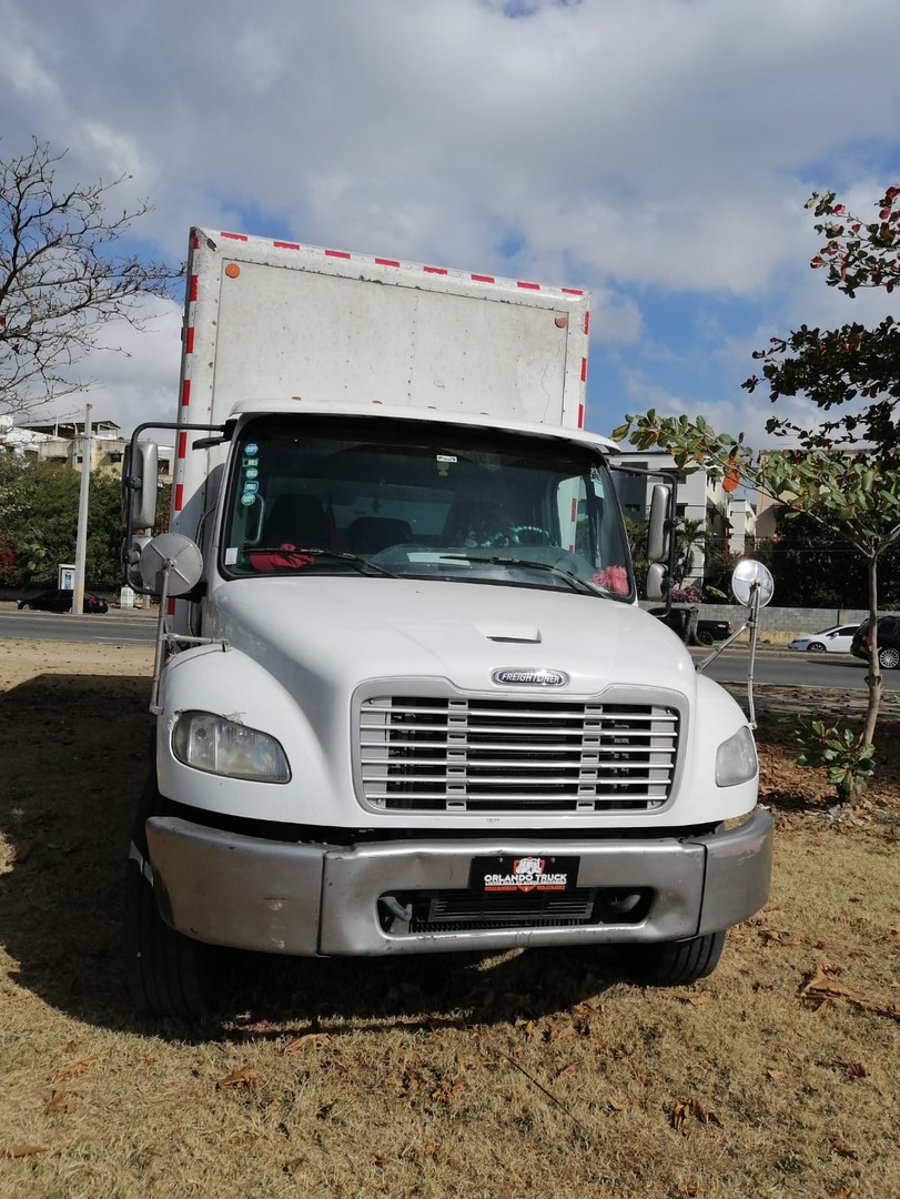 camiones y vehiculos pesados - Camión Freightliner M2-106 de 10 cambios año 2012 5