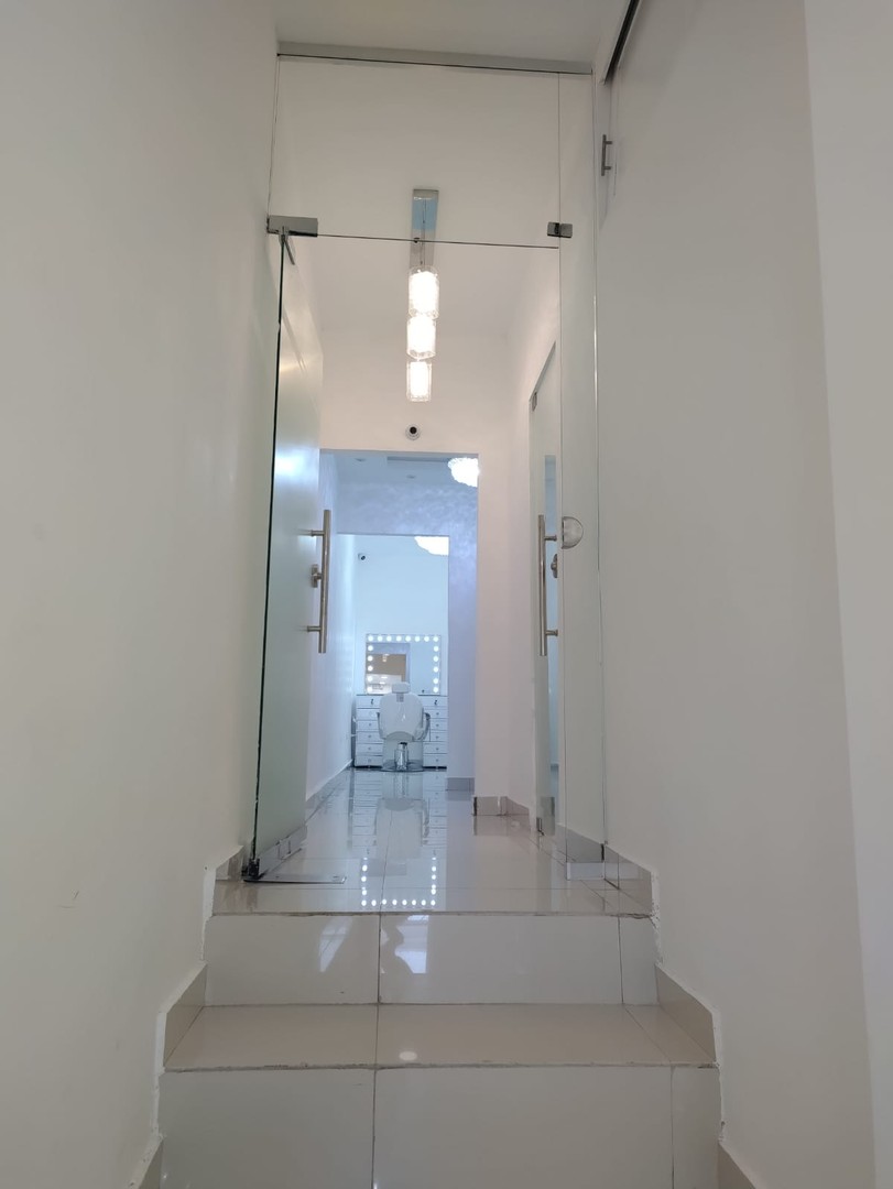 oficinas y locales comerciales - 🔵 Alquilo Local Comercial 67 mts 1er Piso En Naco 
 1