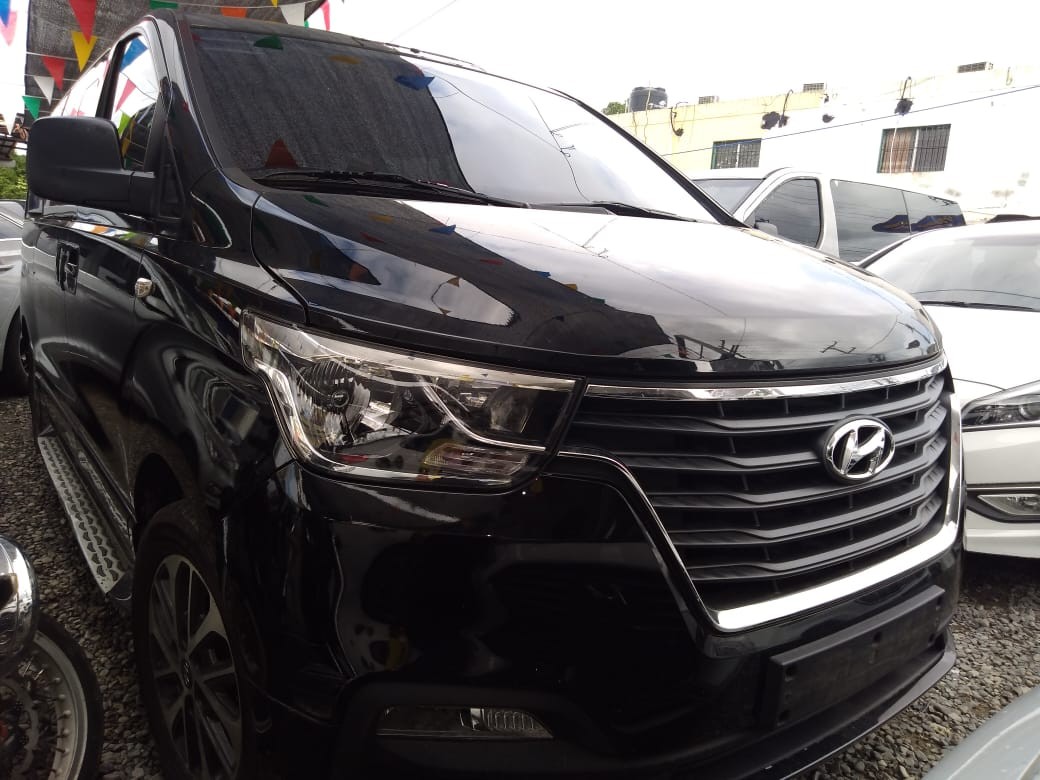 jeepetas y camionetas - HYUNDAI GRAND STAREX 2020 NEGRA 0