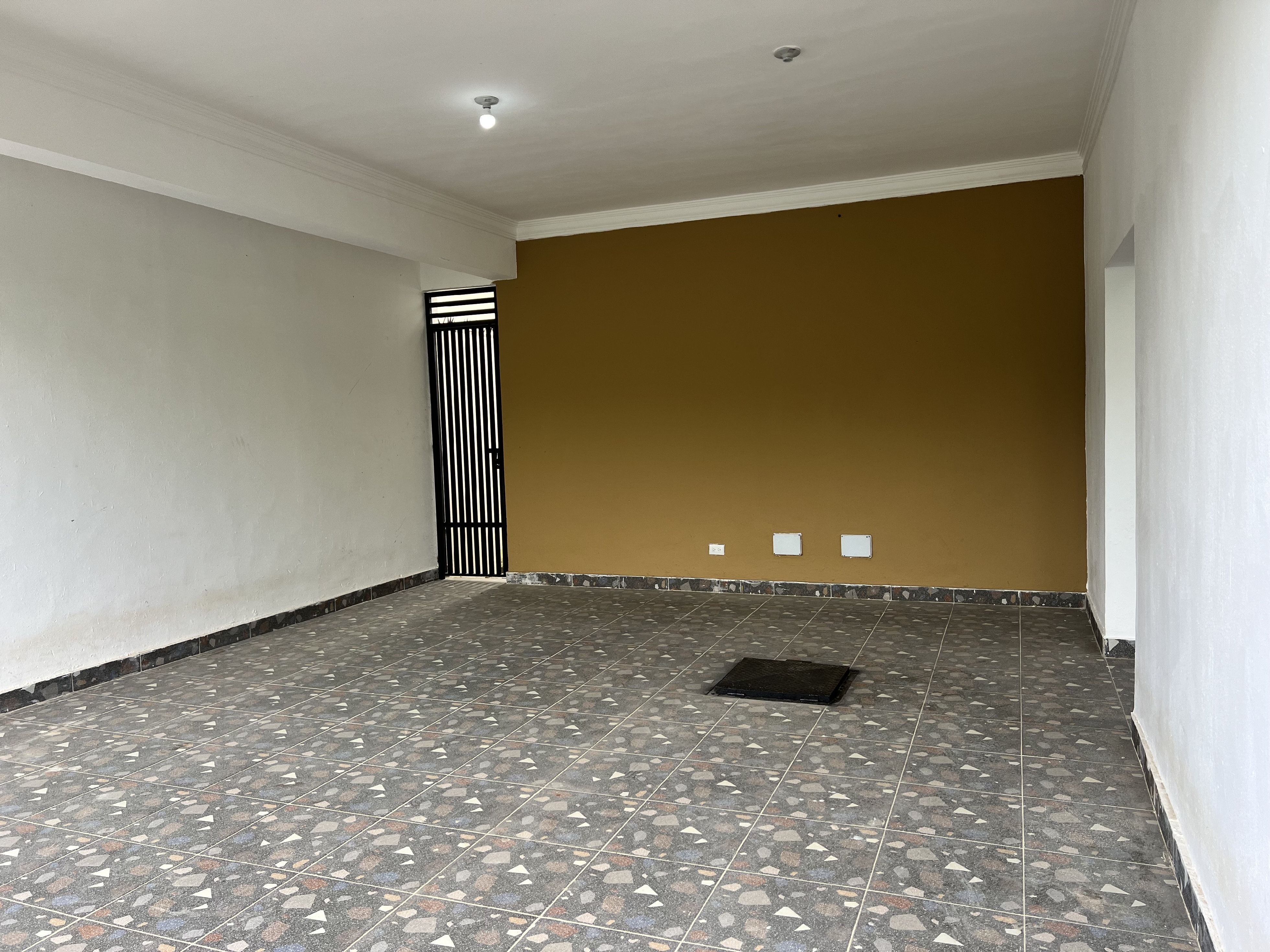 casas - venta de casa autopista de san Isidro brisa oriental Santo Domingo con patio 4