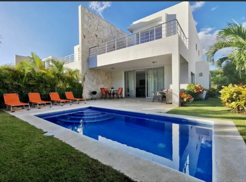 casas vacacionales y villas - Vendo en Playa nueva Romana 

La propiedad cuenta con 3 amplias hab, 3 