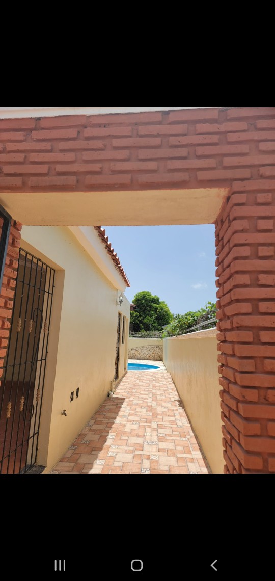 casas vacacionales y villas - Hermosa Casa En Pueblo Bavaro 4