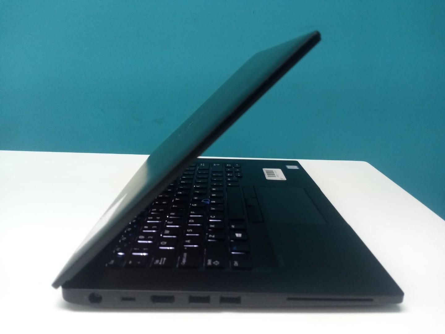 computadoras y laptops - Laptop, Dell Latitude 7480 / 6th Gen, Intel Core i5 / 8GB DDR4 / 256GB SSD
 4