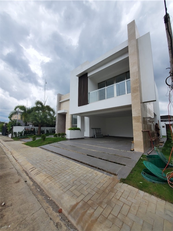 casas - Moderna Casa con Piscina Nueva en Venta en Proyecto Cerrado. 1