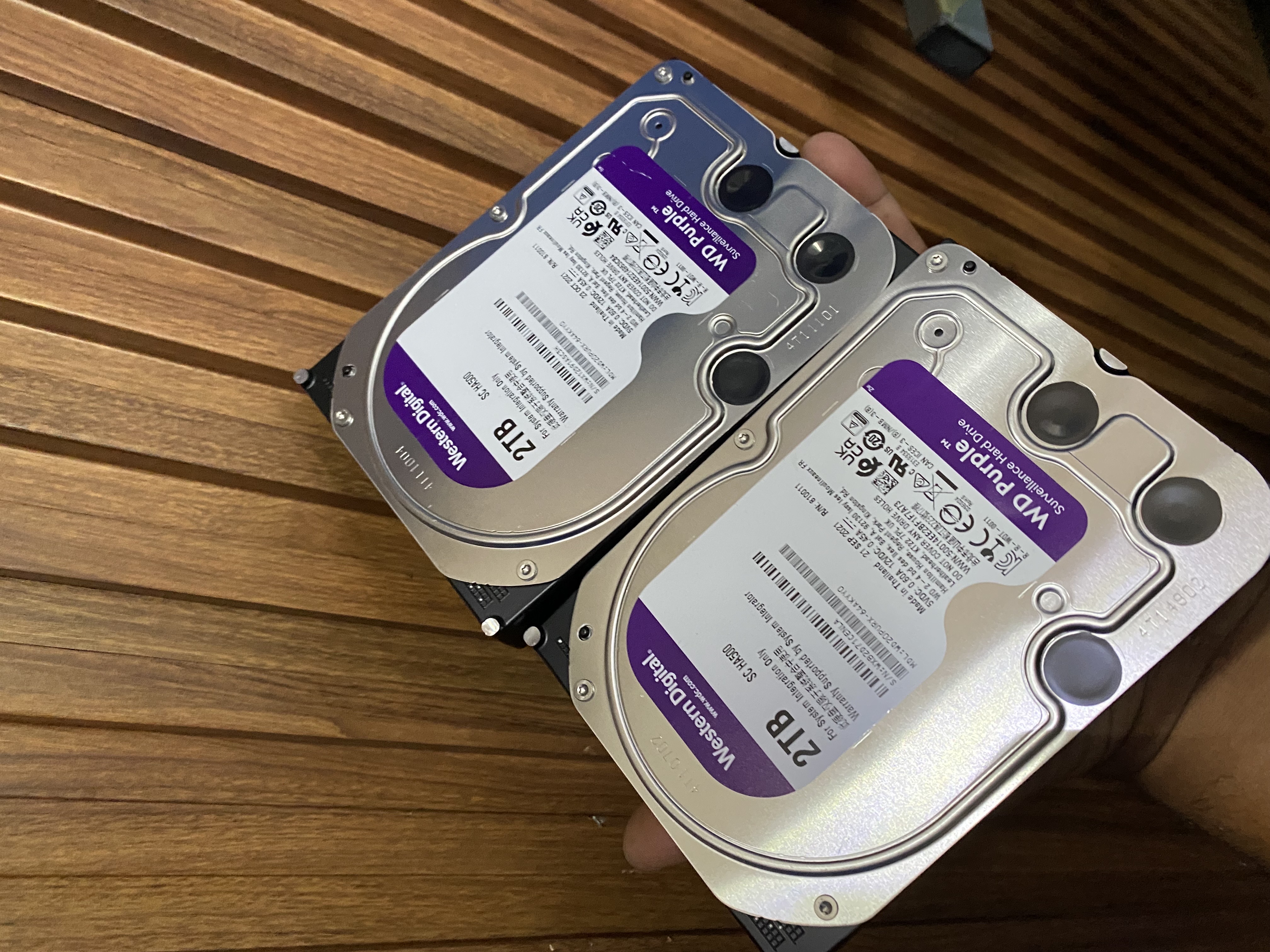 camaras y audio - Disco duro sata HDD 2TB 1TB  purpura  5