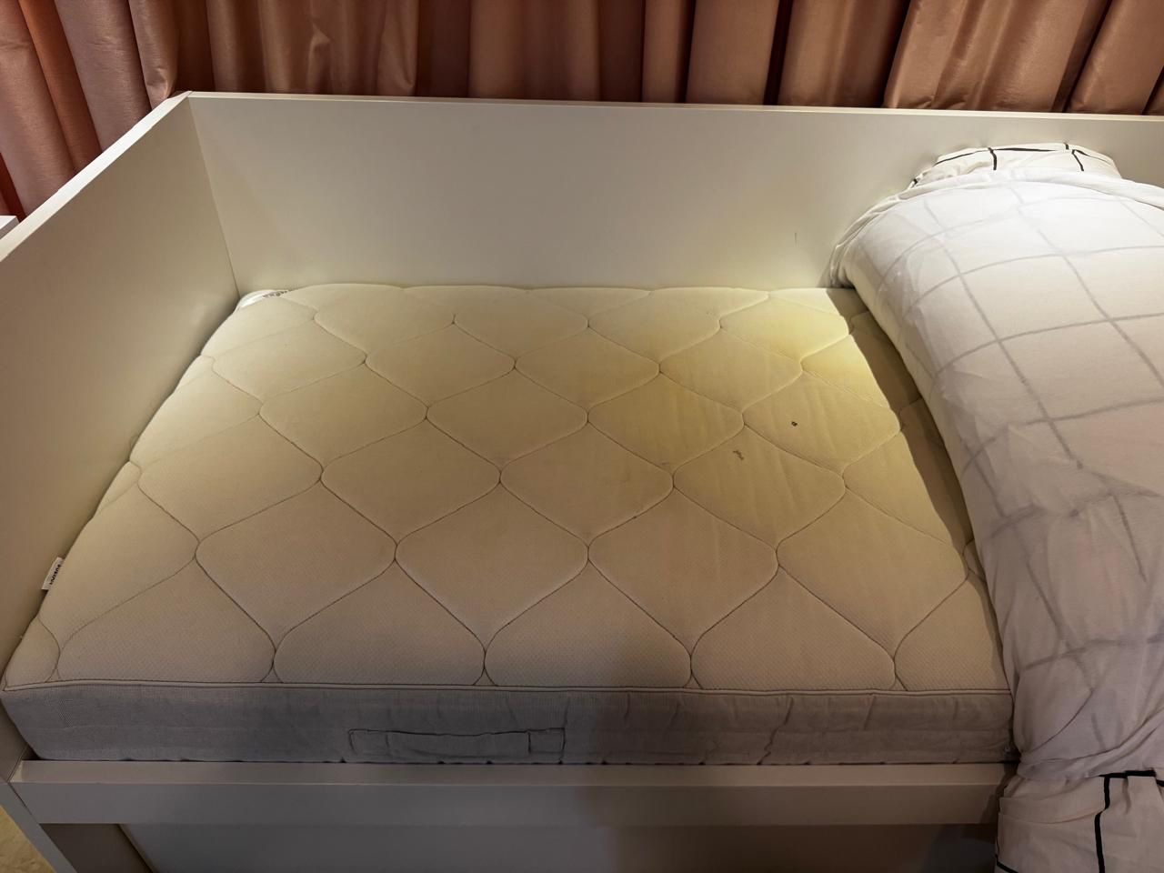 muebles y colchones - Se vende de oportunidad cama twin con 2 camas (colchones) 7