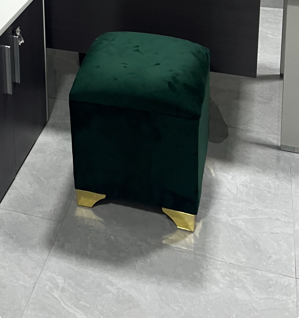 muebles y colchones - OTOMAN/MUEBLESITO VERDE CON DORADO
