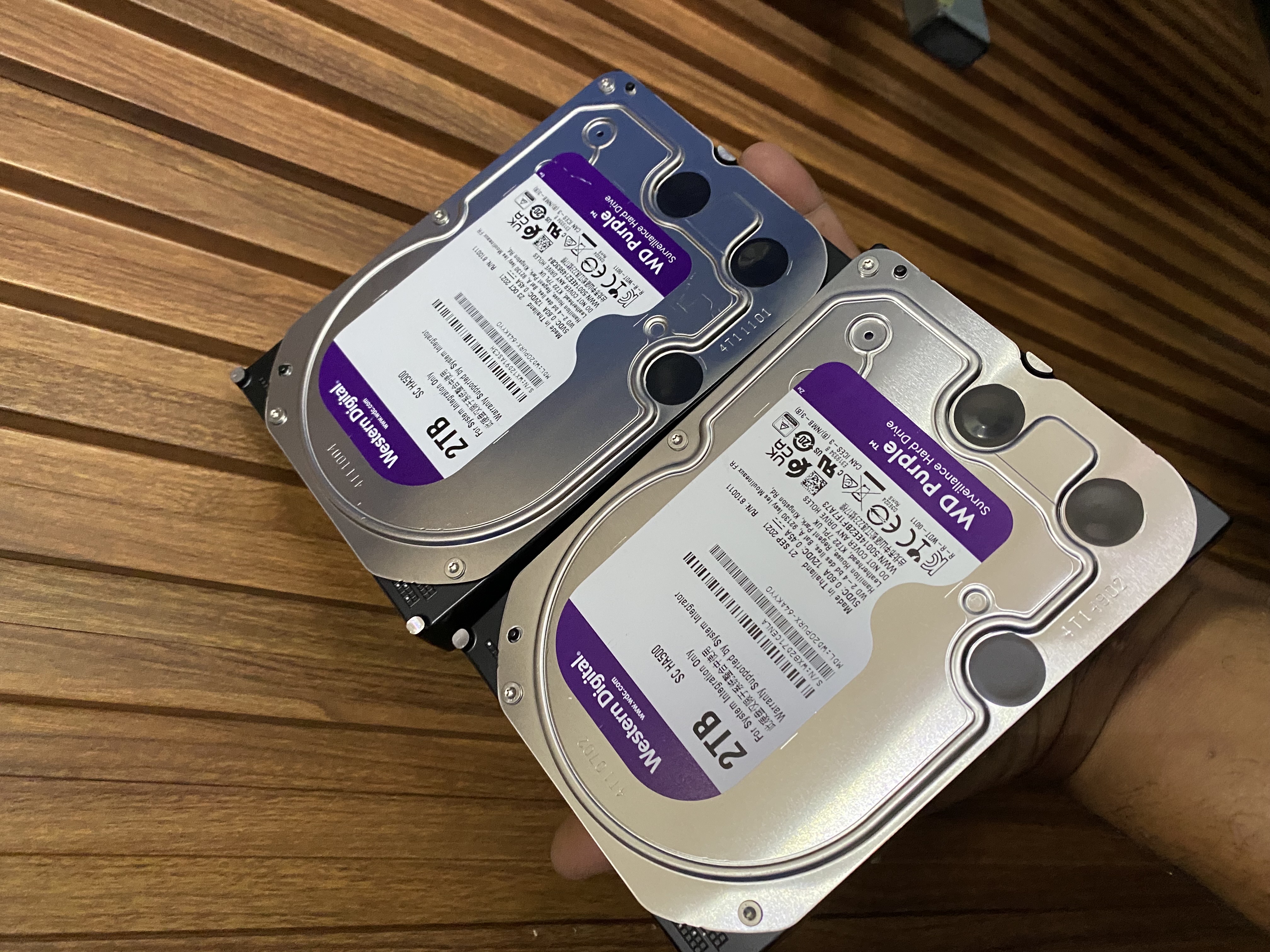 camaras y audio - Disco duro sata HDD 2TB 1TB  purpura  6