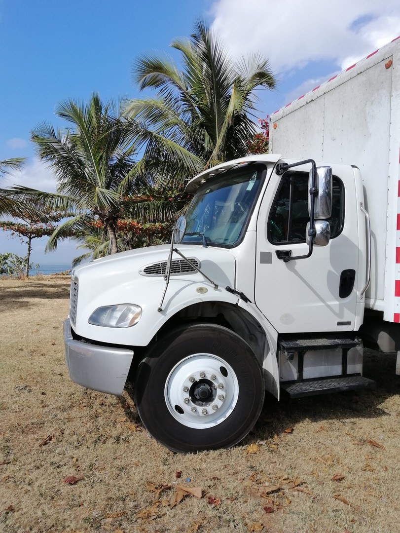 camiones y vehiculos pesados - Camión Freightliner M2-106 de 10 cambios año 2012 8