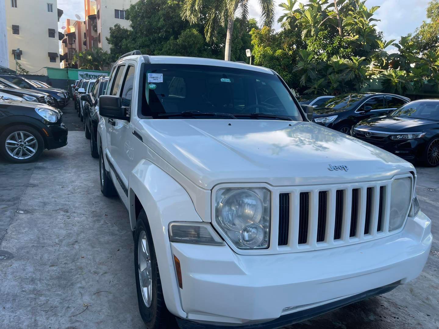 jeepetas y camionetas - JEEP LIBERTY 2010