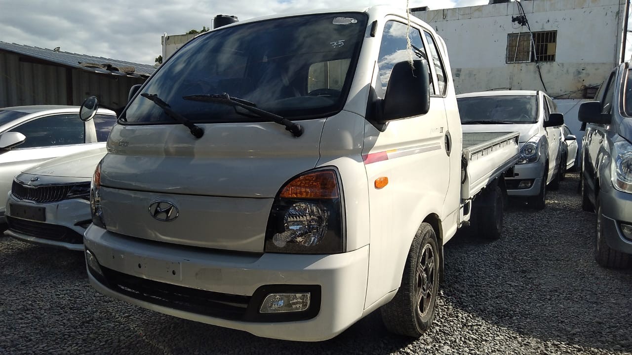 jeepetas y camionetas - HYUNDAI PORTER BLANCO 2017DESDE: RD$ 870,100.00