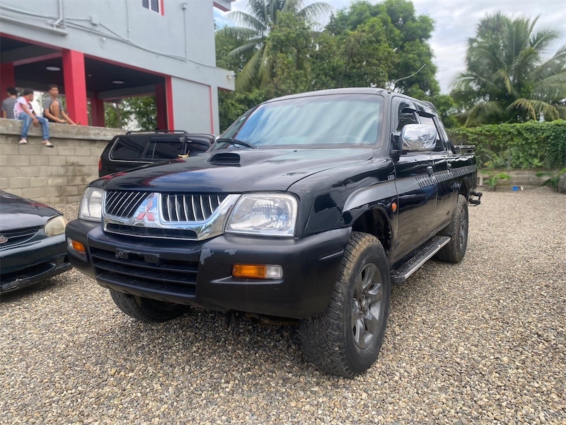 jeepetas y camionetas - Mitsubishi L200 2000