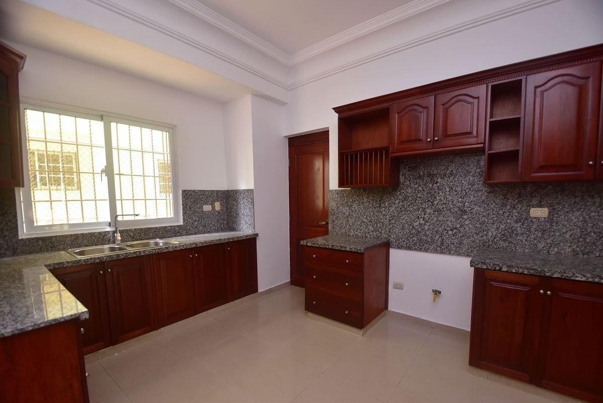 apartamentos - BELLA VISTA, AMPLIO APTO. CON TERRAZA PRIVADA, ASCENSOR CON LLAVE 2