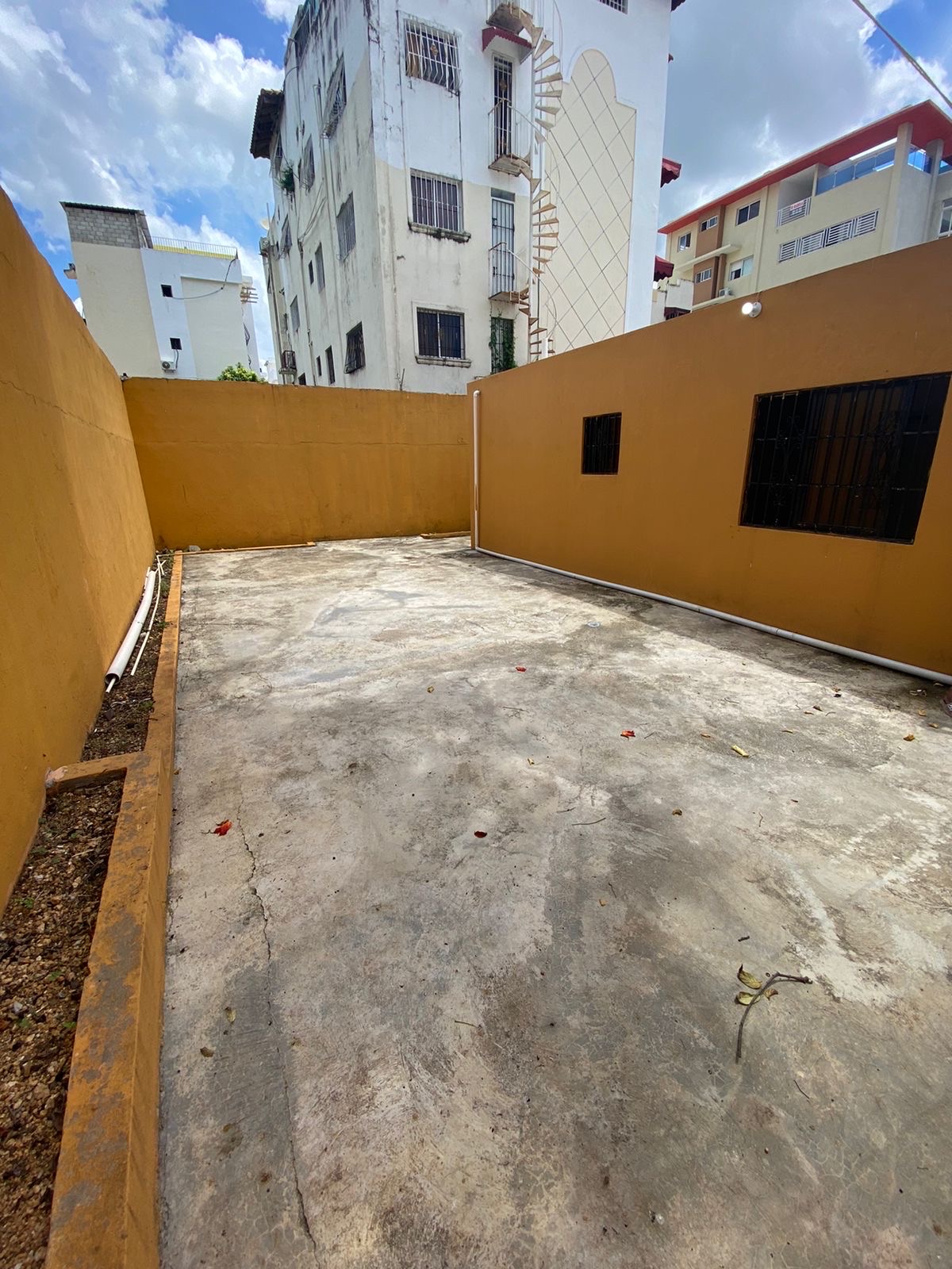 casas - venta de casa con amplio patio en vista hermosa santo Domingo este  8