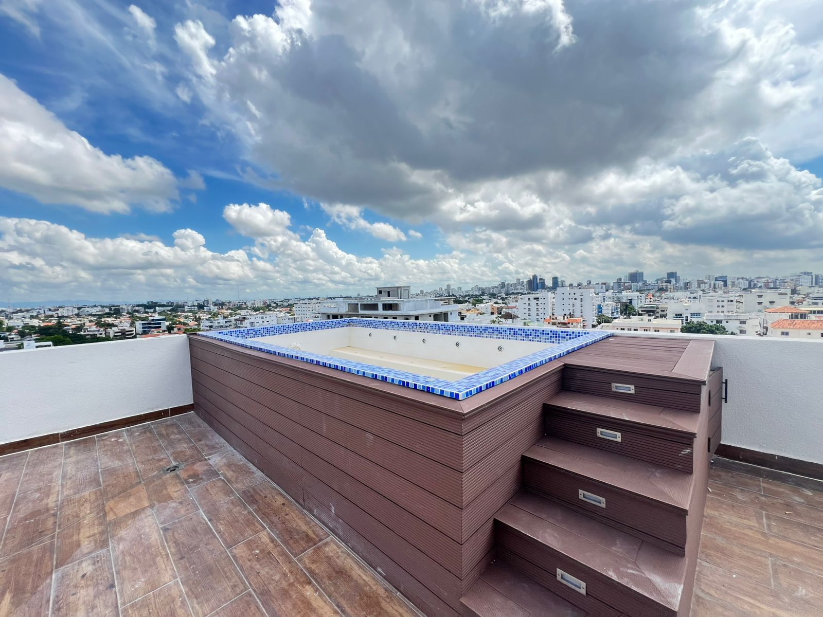 apartamentos - Vendo millón nuevo dos hab 2.5 baños parqueo piso  6