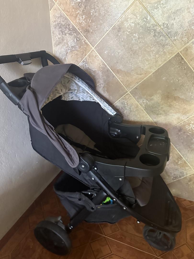 coches y sillas - venta de carrito para bebé junto con su silla para auto, marca Graco, color Gris 4