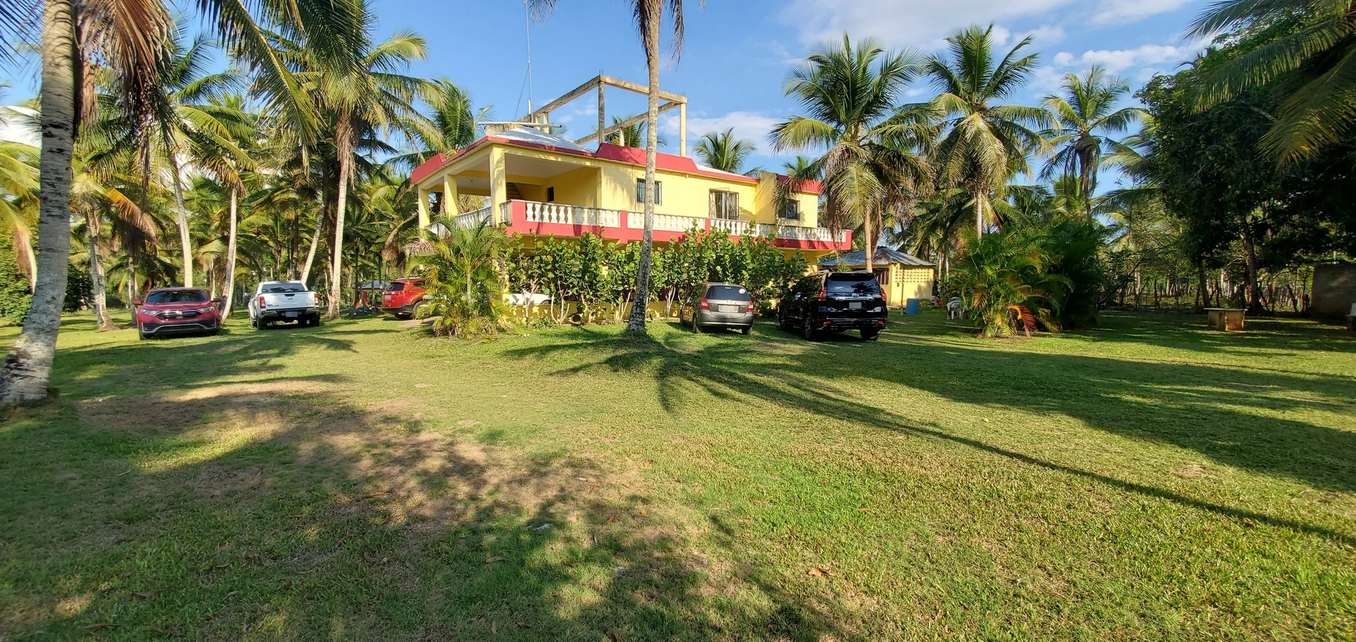 casas vacacionales y villas - Villa con Terreno Enorme en Carretera La Victoria, Santo Domingo Norte 