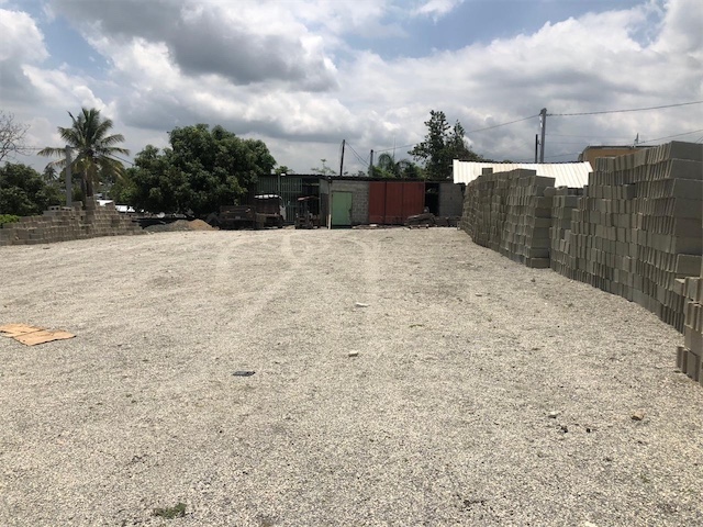 solares y terrenos - Vendo Terreno por la Autopista Duarte, Santo Domingo