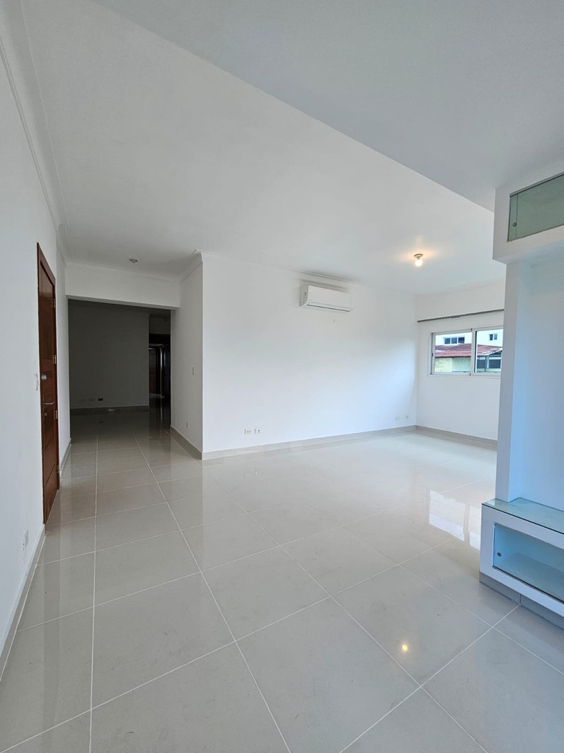 apartamentos - Amplio apartamento en renta  en el sector de Mirador Norte, próx. AV. 27 FREBREO 0
