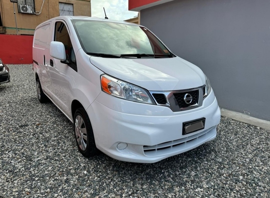 jeepetas y camionetas - 2018 Nissan NV200 SV Automática