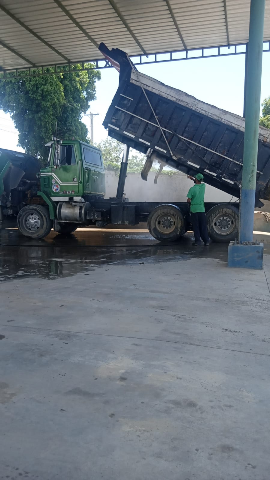 camiones y vehiculos pesados - Camión volteo autocar 1