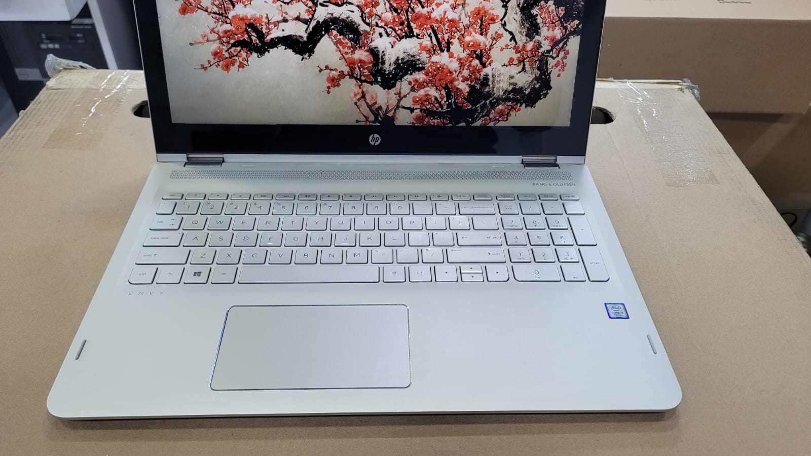 computadoras y laptops - Laptop Hp envy X360 M6 core i5 7ma ,12GB, 256 SSD , 15,6 plg 4