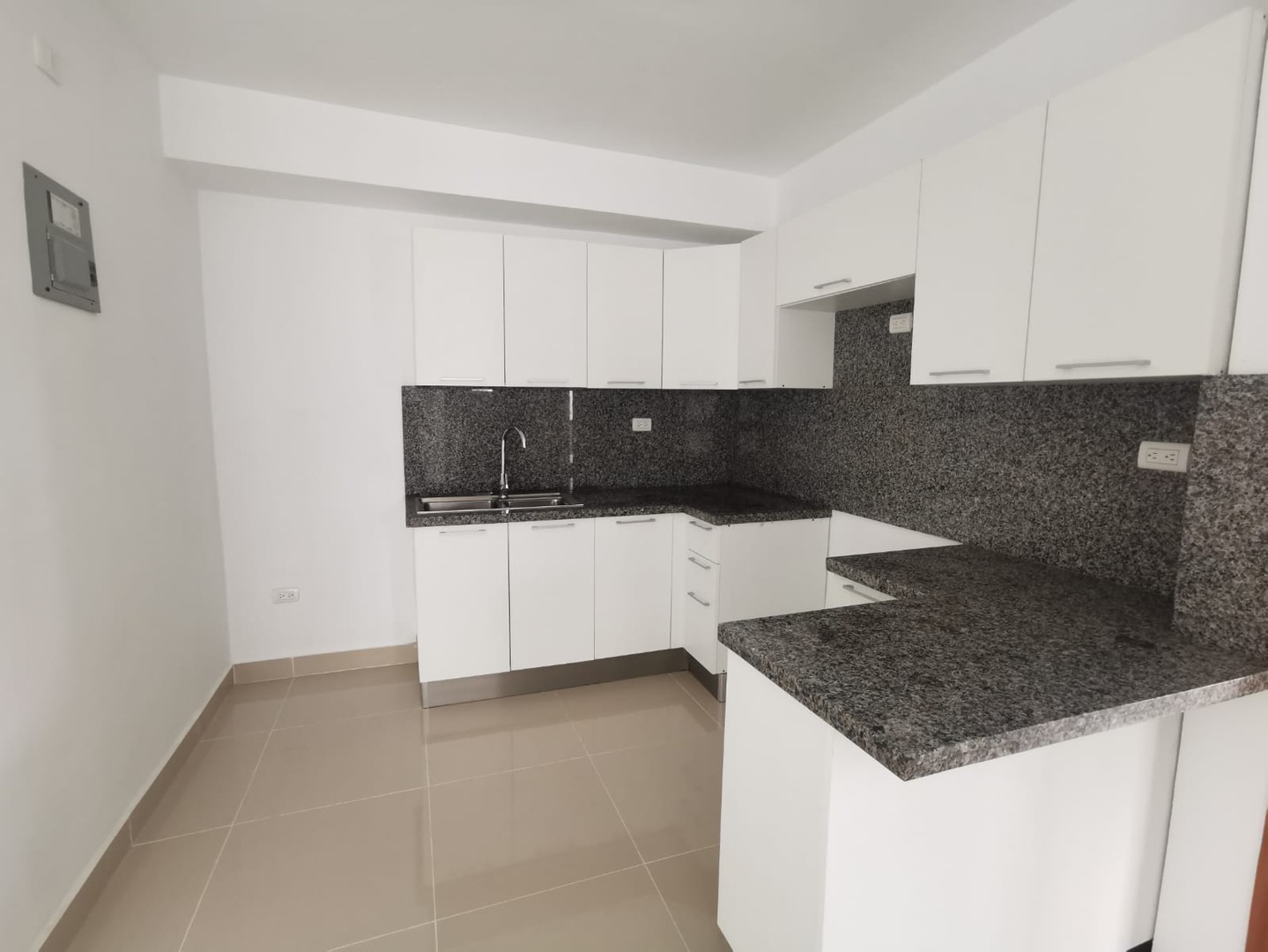 apartamentos - Apartamento en alquiler sin muebles, Evaristo Morales 3