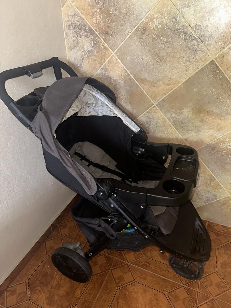 coches y sillas - venta de carrito para bebé junto con su silla para auto, marca Graco, color Gris 5