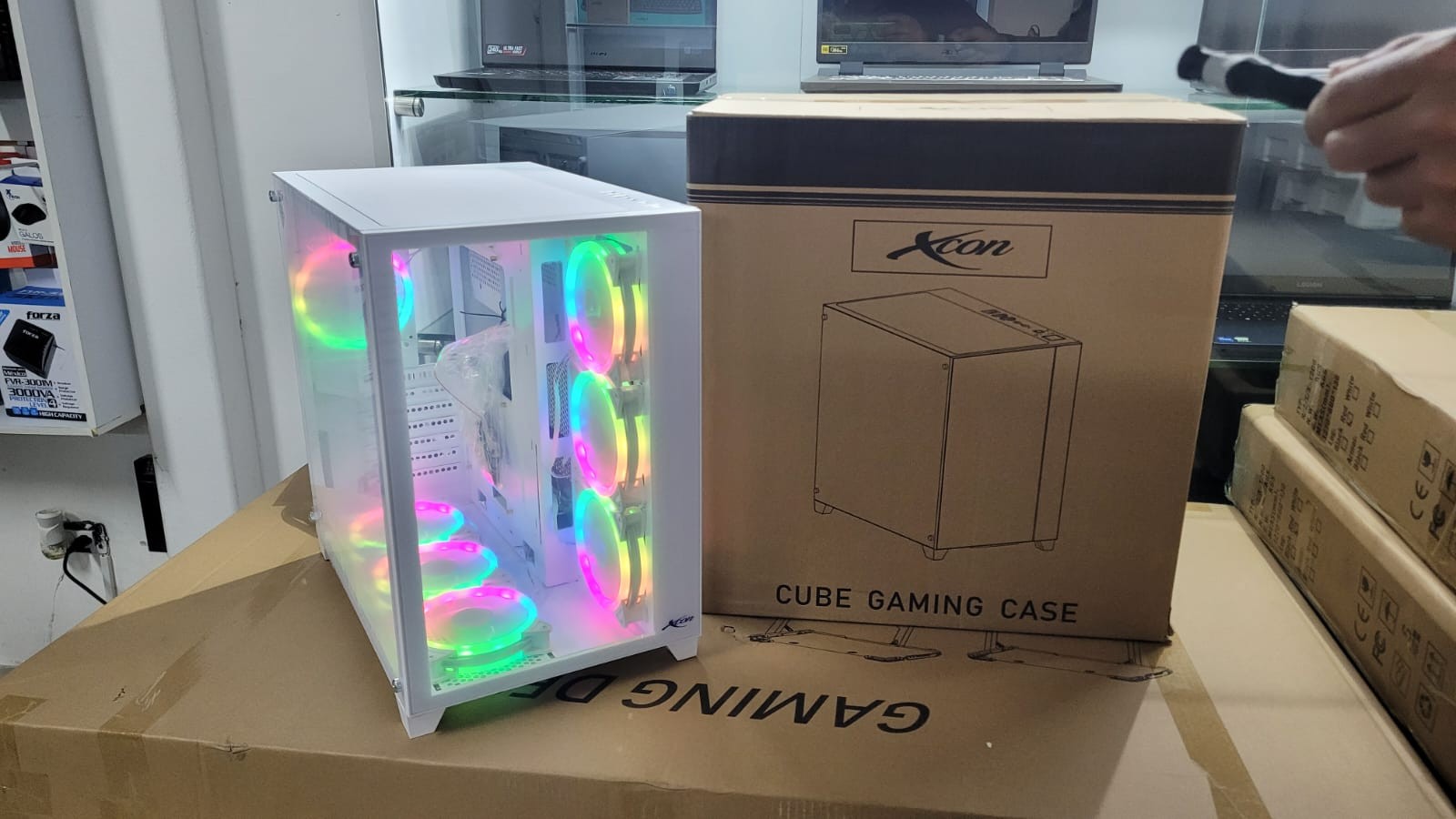 computadoras y laptops - CASE GAMER GRANDE  ATX 7 FAN RGB CON HUB Y CONTROL DE LUCES 