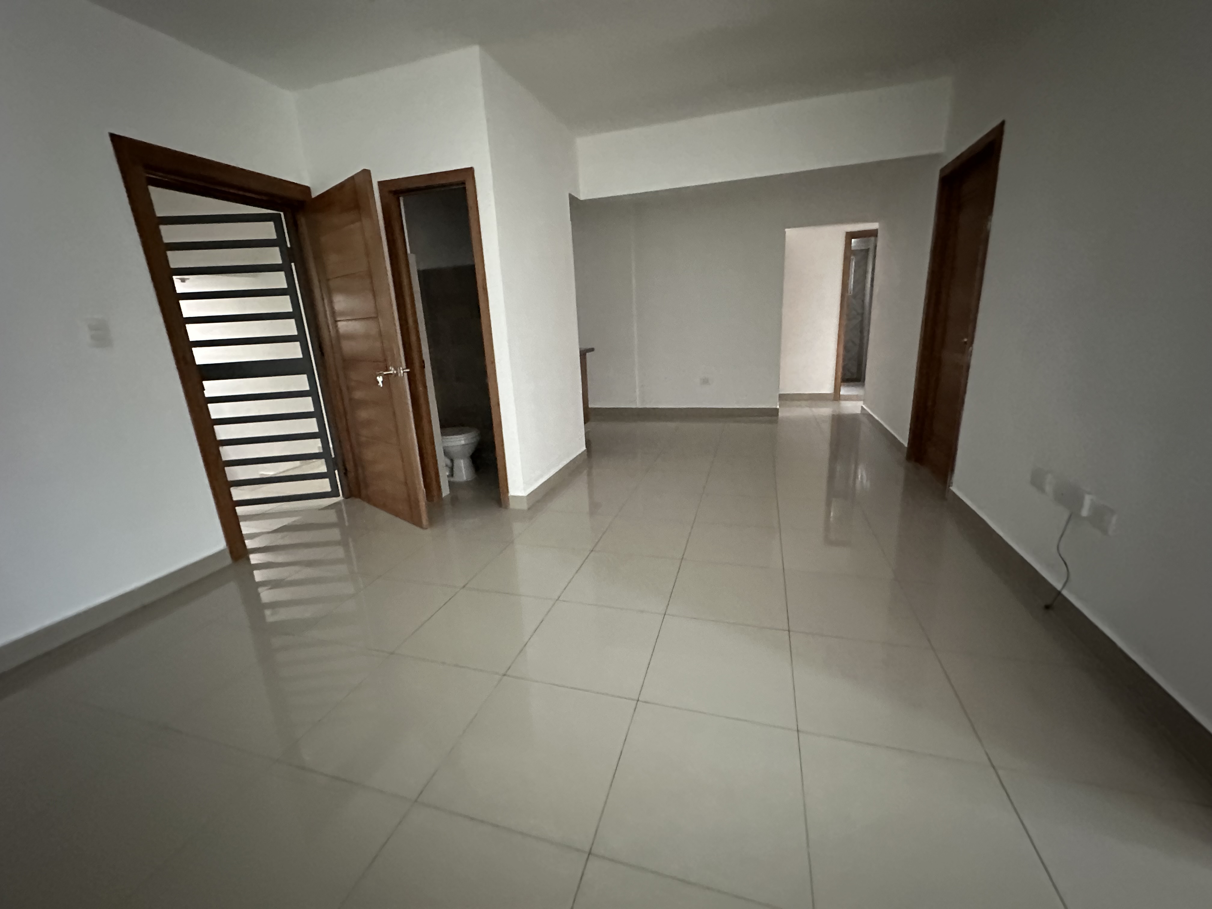 apartamentos - Alquiló independencia Miramar segundo nivel tres h