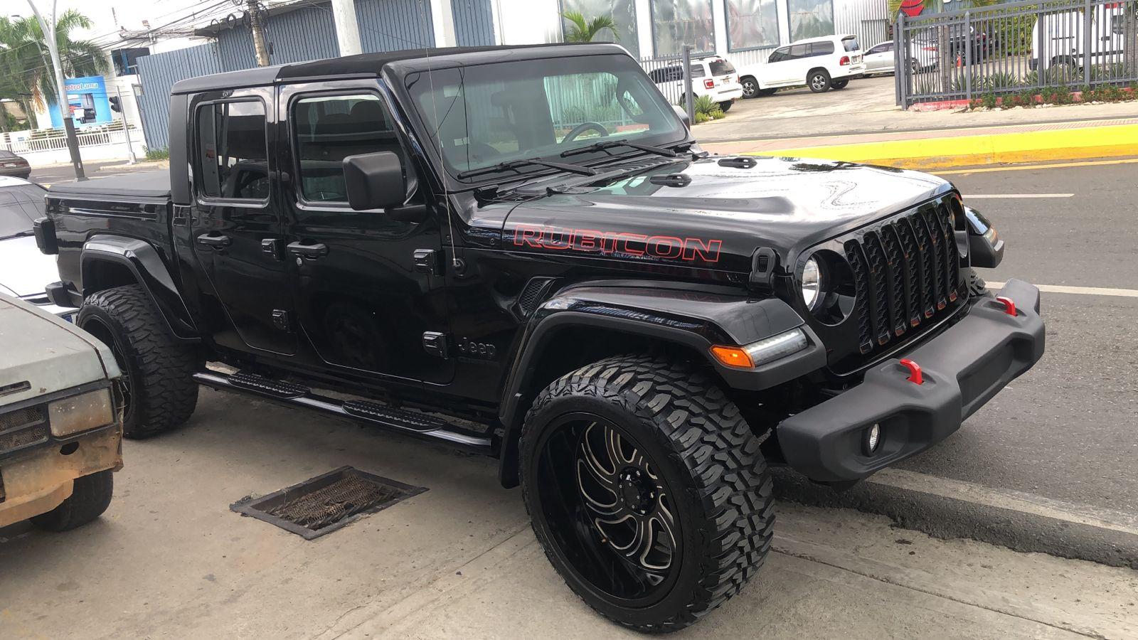 jeepetas y camionetas - Jeep gladiador sport 4x4  año 2021 19044 millas 7