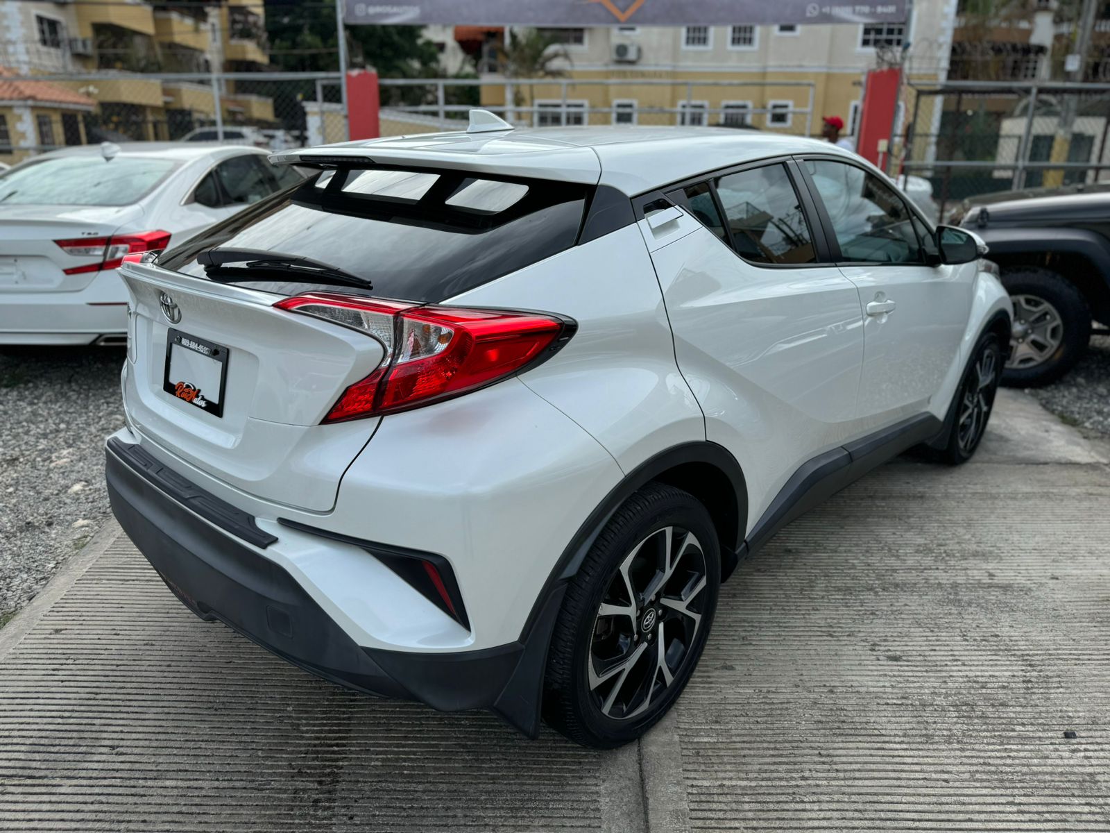 jeepetas y camionetas - Toyota C-HR XLE 2018 5