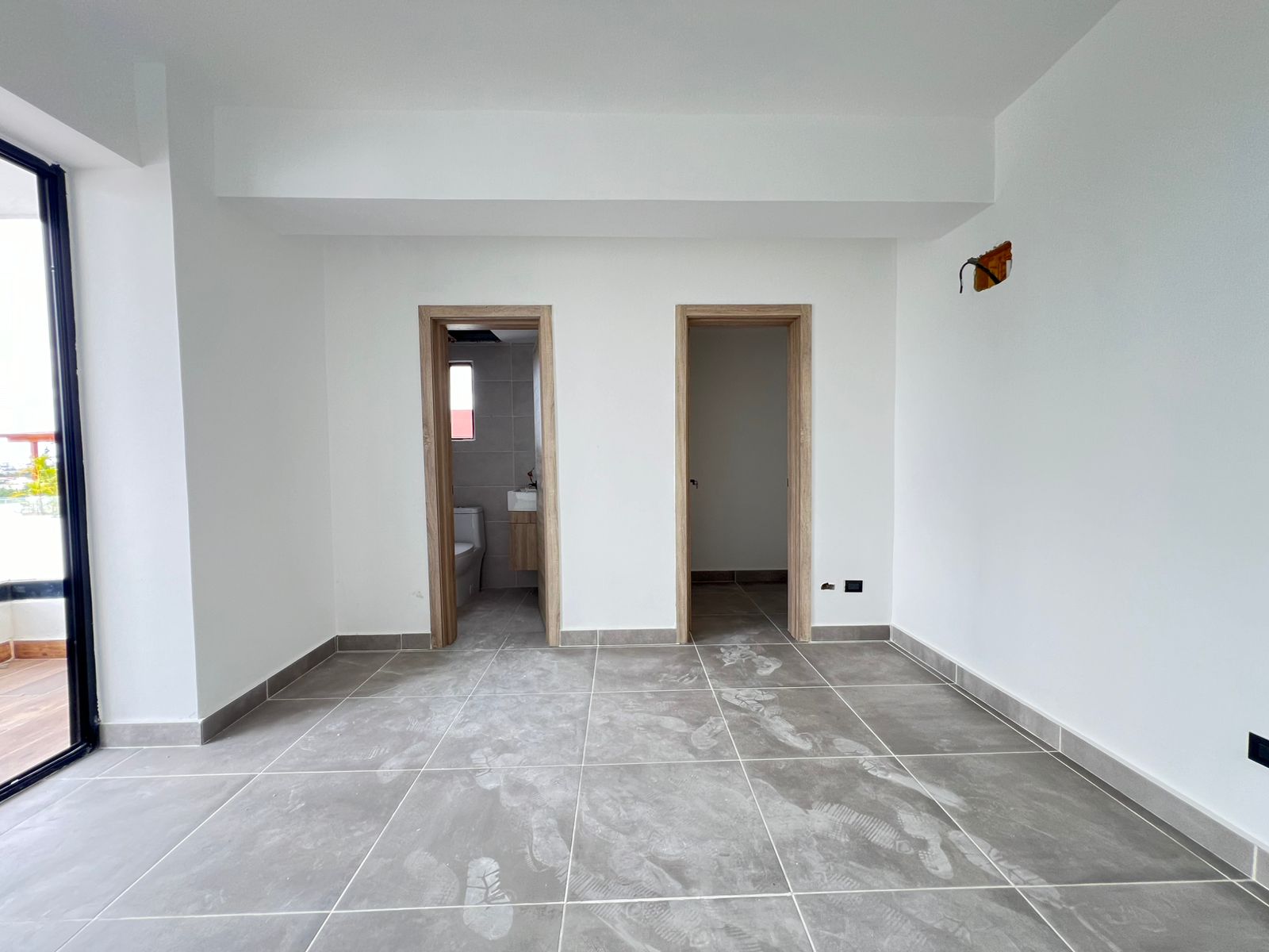 apartamentos - Vendo millón nuevo dos hab 2.5 baños parqueo piso  5