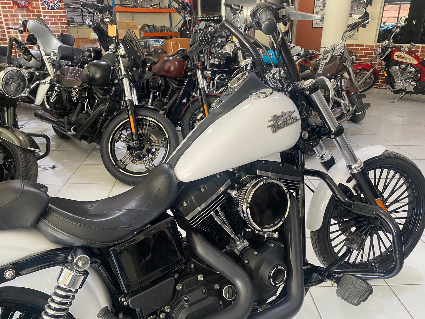 motores y pasolas - Harley Davidson Dyna Street Bob 12