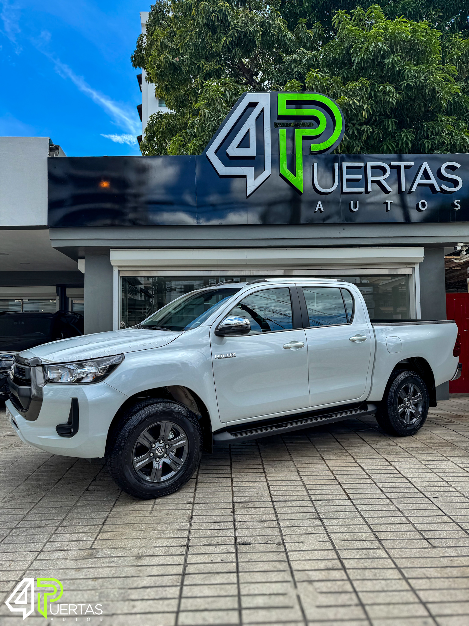 jeepetas y camionetas - TOYOTA HILUX 2.4 4X4 AUTOMATICA 1