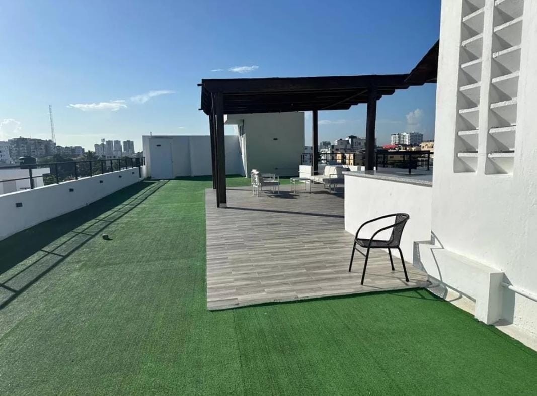 apartamentos - VENTA DE PENTHOUSE EN EL SECTOR EL MILLÓN/ CONDOMINIO ENSANCHE QUISQUEYA
US$240, 1