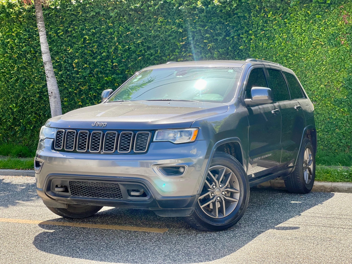 jeepetas y camionetas - Jeep Grand Cherokee Laredo 2017 0