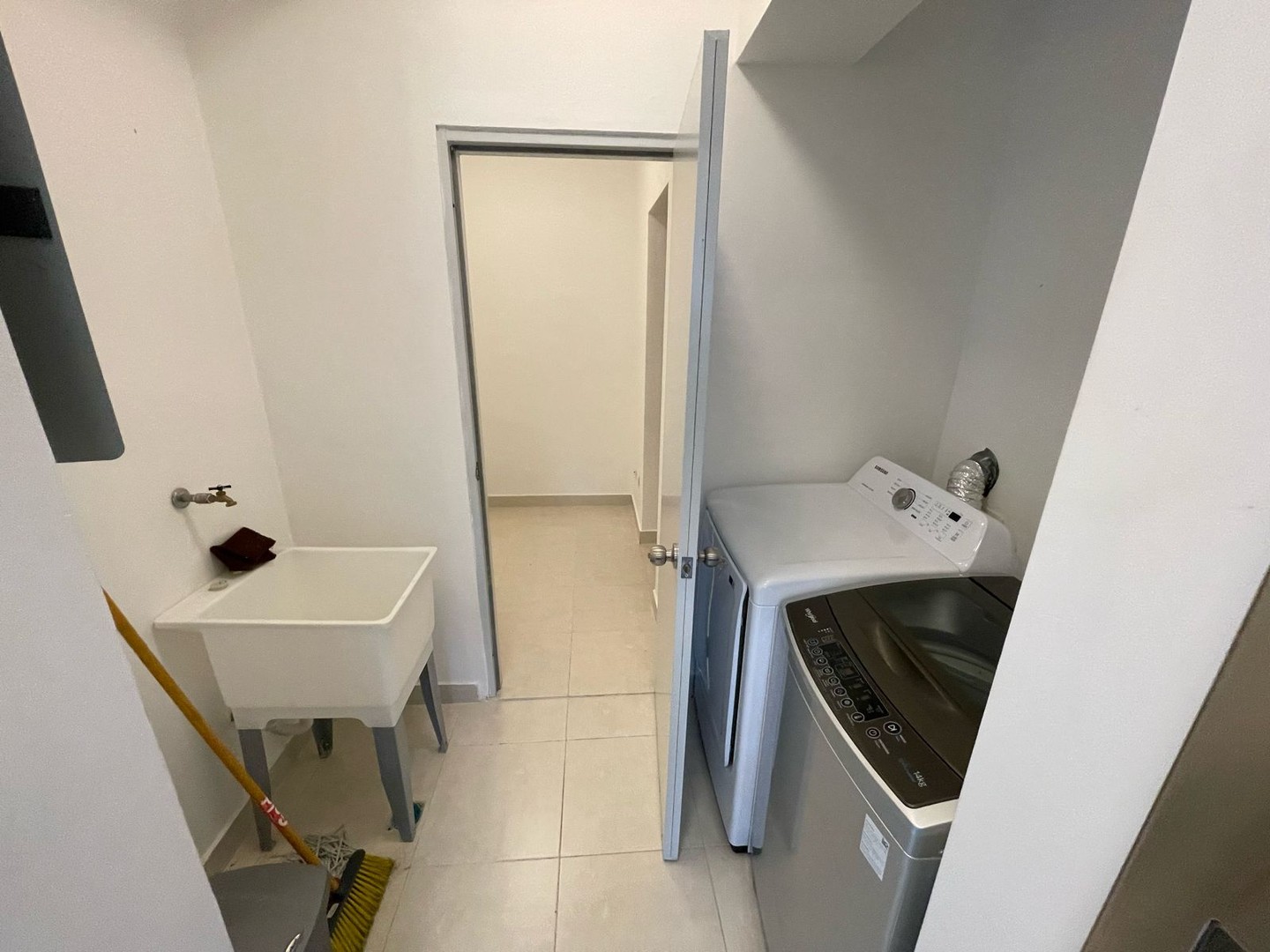 apartamentos - Vendo Apartamento Amueblado de 3 Habitacione en Evaristo Morales  
CÓDIGO: PD161