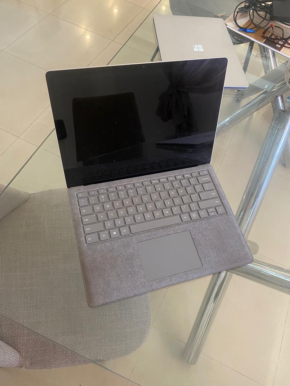 computadoras y laptops - vendo laptop surface 1