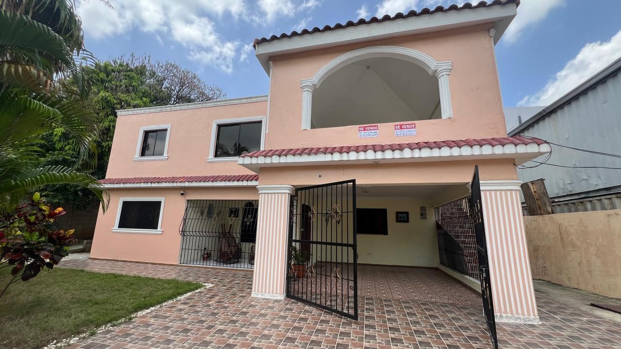 casas - Casa de dos niveles en venta, en Villa Aura Santo Domingo  1