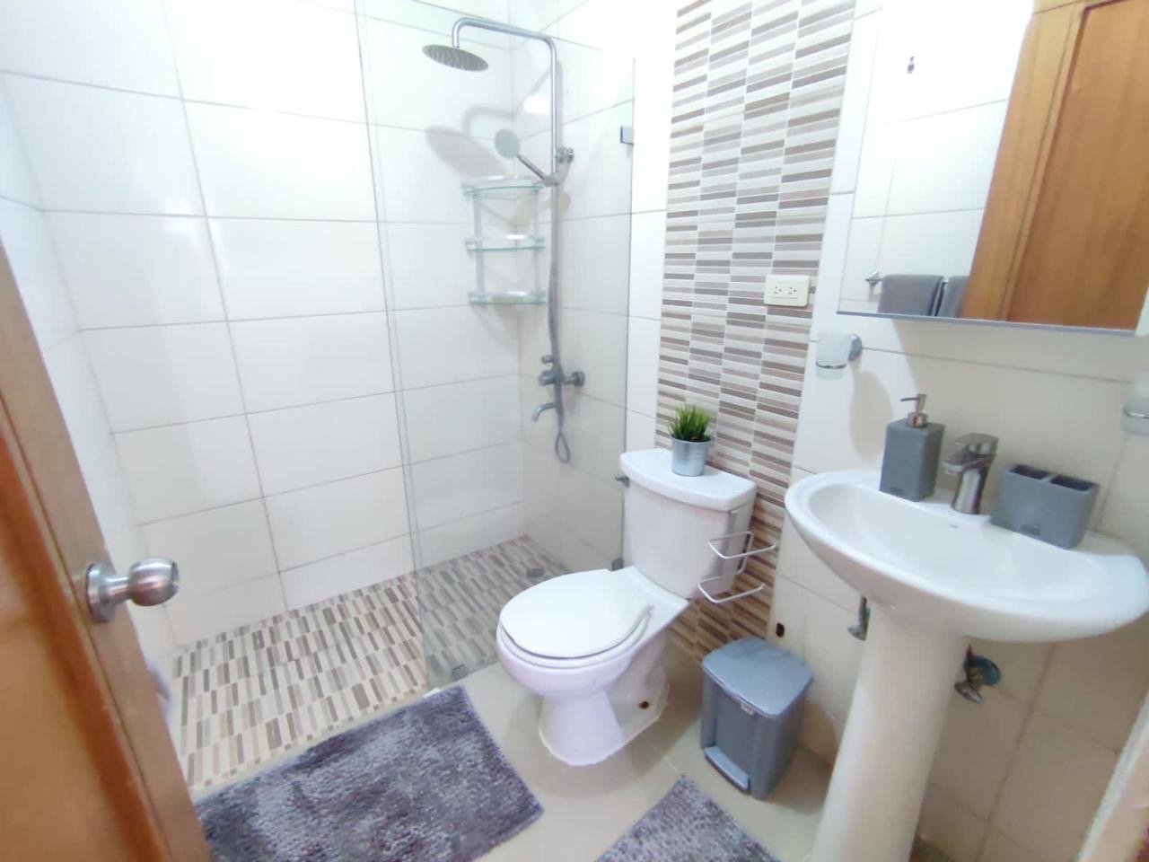 apartamentos - venta de apartamento 1er nivel de 97mts en los corales del sur Santo Domingo 4