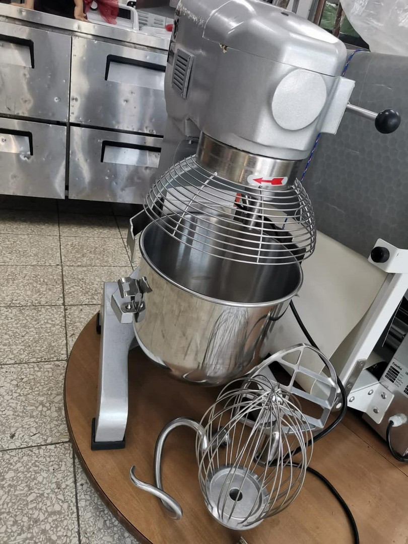 equipos profesionales - Batidora MIXER de 20 Qt NUEVA Americana  1