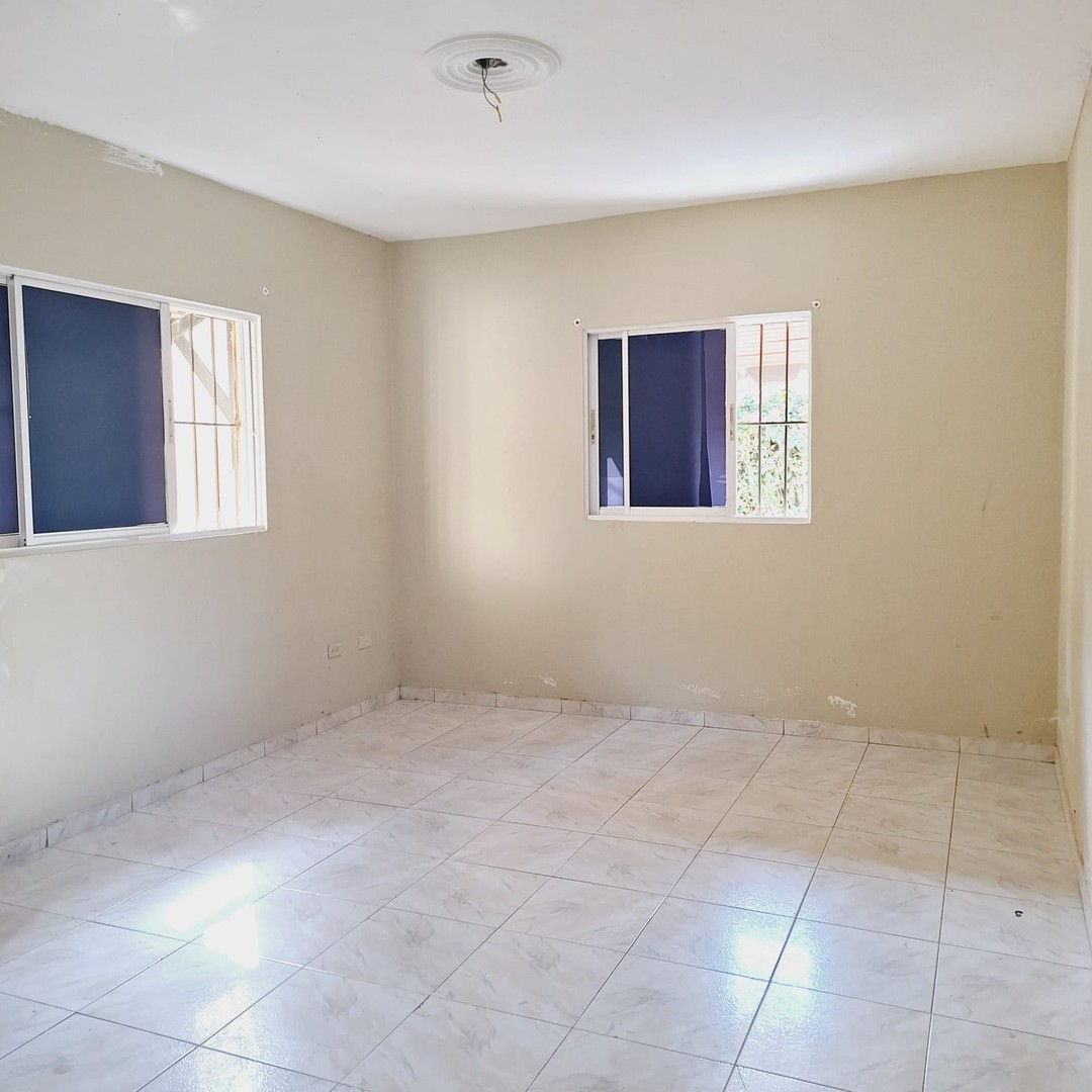 casas - Amplia casa de 3 habitaciones y patio en venta en Bayona Santo Domingo Oeste  5