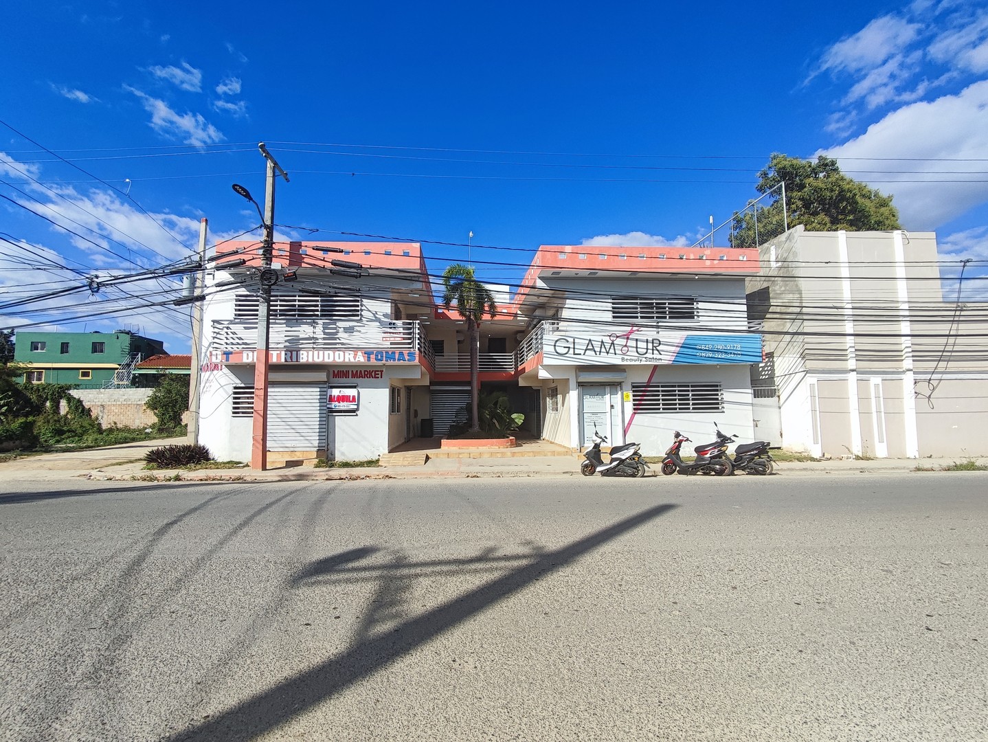 oficinas y locales comerciales - Locales Comerciales En Alquiler en La Entrada de Residencial Villa España.
 1