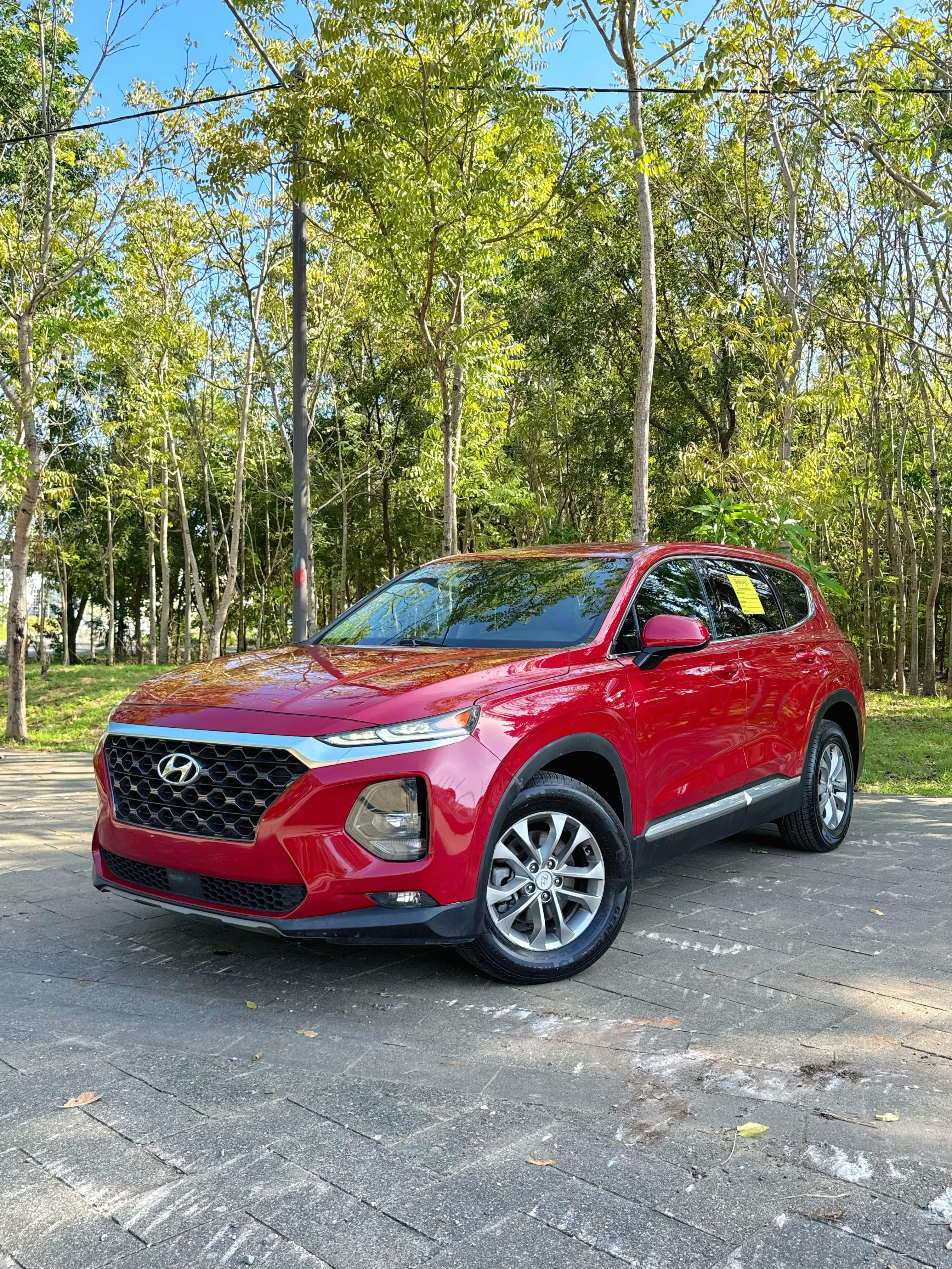 jeepetas y camionetas - Aprovecha y montate en esta impecable lujosa hyundai santa fe 2019  2