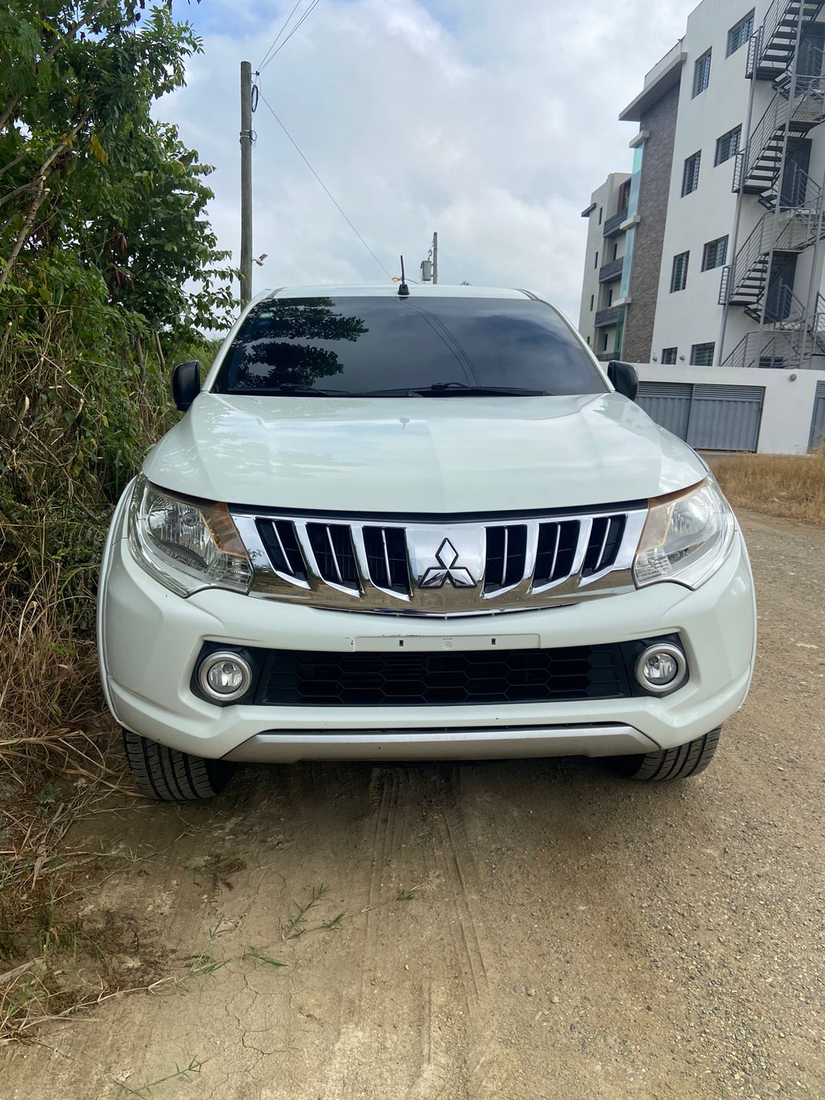 jeepetas y camionetas - mitsubishi l200 2013 1