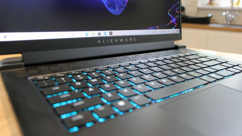 computadoras y laptops - LAPTOP DELL ALIENWARE RYZEN 7 16GB 256SSD 3050TI 2