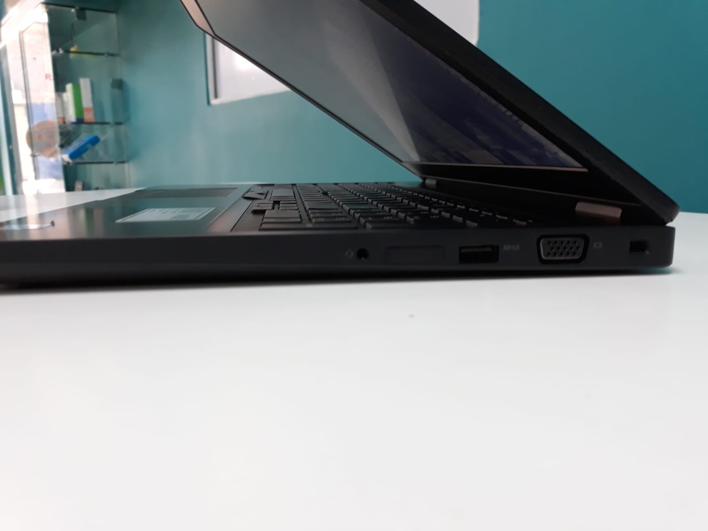 computadoras y laptops - Laptop, Dell Latitude 5580 / 7th Gen, Intel Core i5 / 8GB DDR4 / 512GB SSD
 2